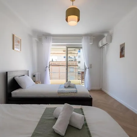 Spacious 2-br Walk To & Center * Cannes