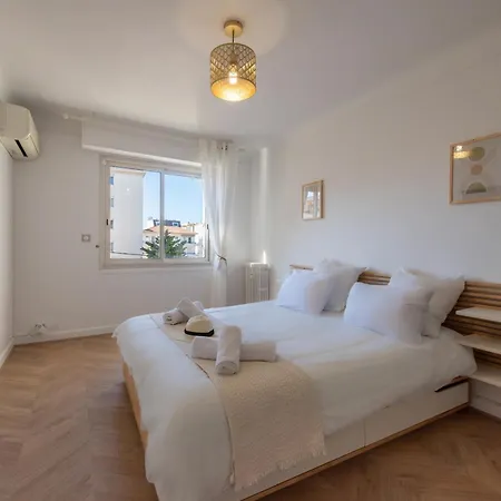 Spacious 2-br Walk To & Center *