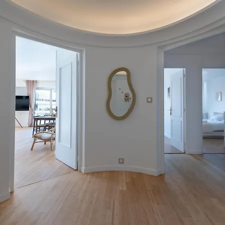 Spacious 2-br Walk To & Center *