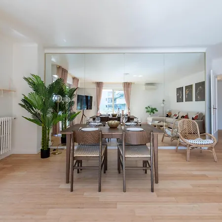 Spacious 2-br Walk To & Center Cannes